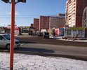 Вот уже 5 лет власти города не могут решить проблему тысяч жильцов. Построен целый микрорайон, въезд в который осуществляется через узкую дорожку без покрытия. Две легковые машины не могут одновременно проехать этот участок. Власти города выдали разрешение на строительство ларьков, которые перекрывают проезд. Жильцы просят снести ларьки и построить нормальную асфальтированную дорогу в две полосы.