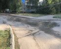 Убитая дорога на въезде во двор