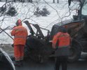 Латают дырки на снег и воду