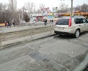 Полностью разрушено асфальтовое покрытие. Ямы более 10 см глубиной на протяжении несколтких сот метров. Требую: устранить нарушения.