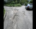 Во дворе дома 64 Ул Ст.Разина, дорожное покрытие разбито, ямы очень глубокие вдоль всего двора и это несет риск как для жильцов, так и для автотранспорта. С каждым днем все становиться хуже и хуже. Просим вас принять меры и выполнить ремонт дорожного покрытия.